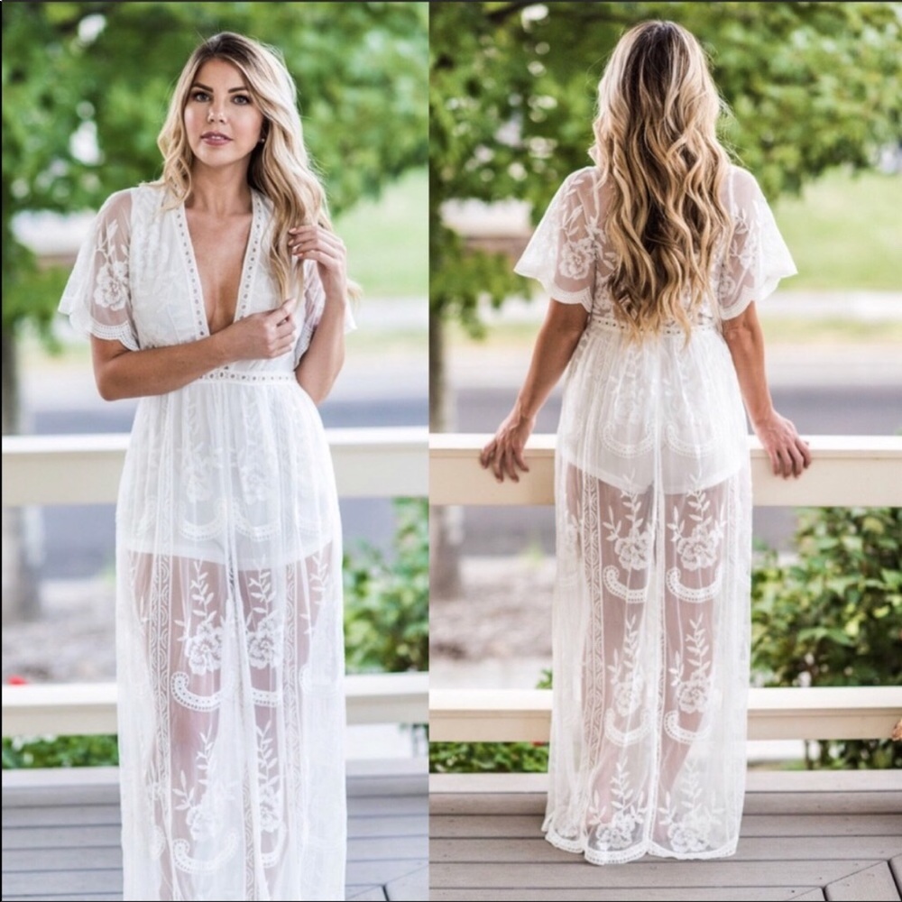 Lace maxi romper/dress NWOT Sz M